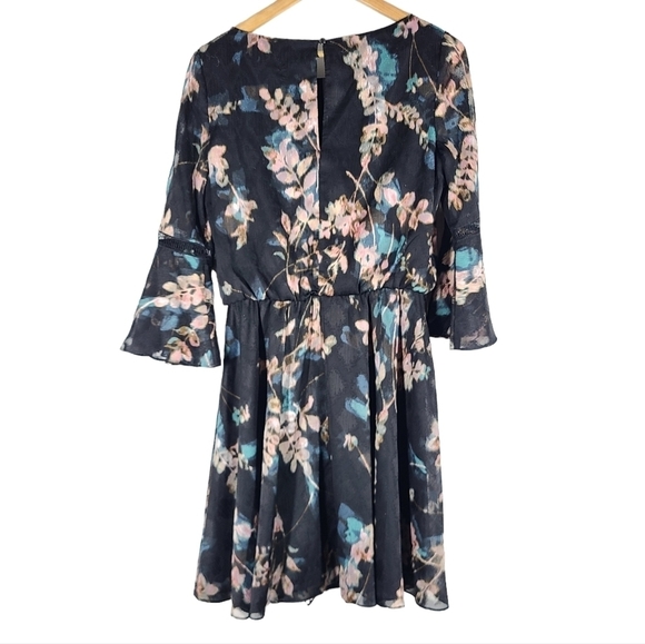 VINCE CAMUTO Floral Print Fit & Flare Dress Bell Sleeve Size 6 - Picture 3 of 5